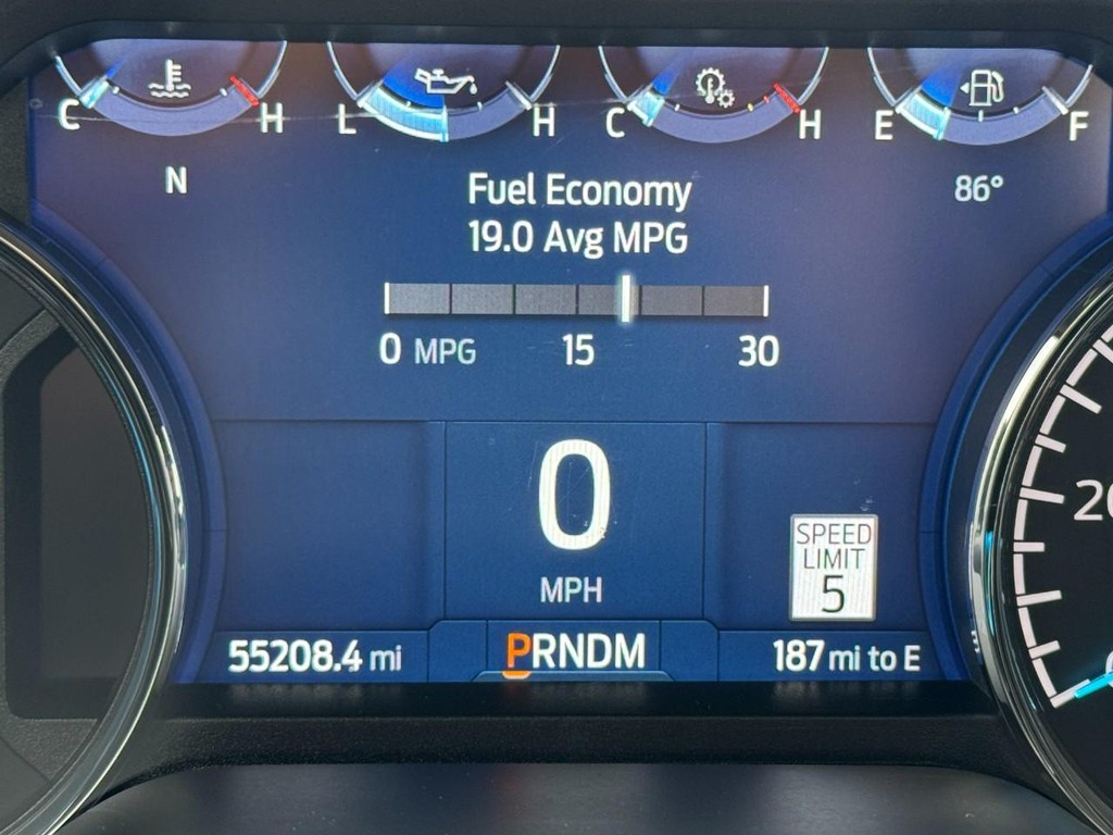 Ford F-150 Vehicle Full-screen Gallery Image 18