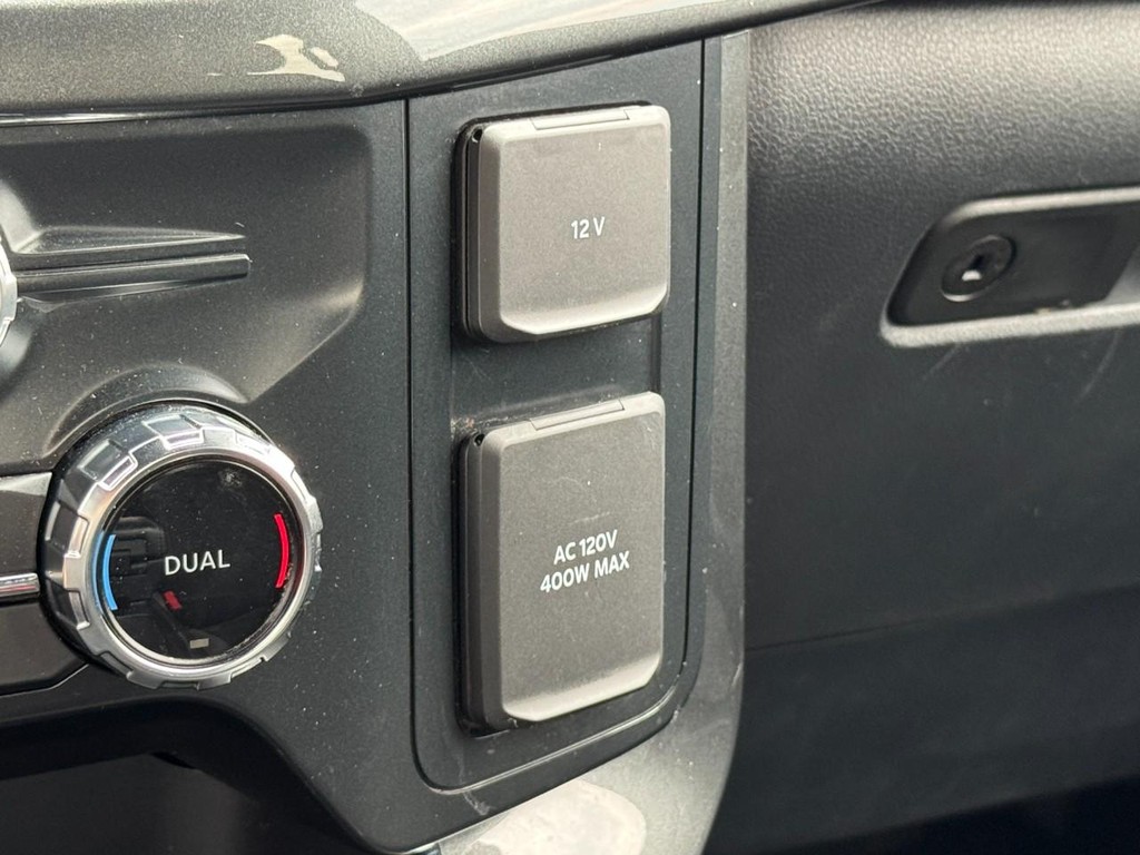 Ford F-150 Vehicle Full-screen Gallery Image 19