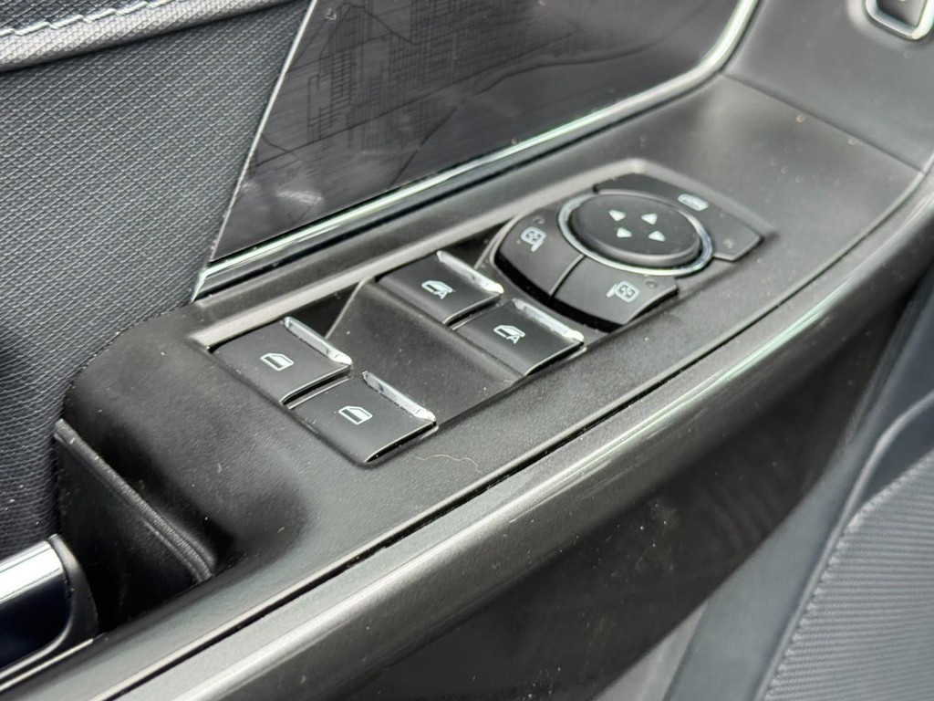 Ford F-150 Vehicle Full-screen Gallery Image 23