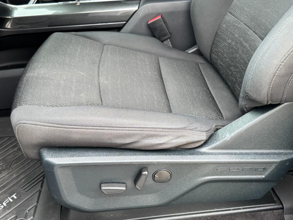 Ford F-150 Vehicle Full-screen Gallery Image 24