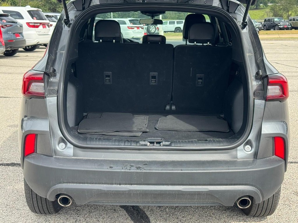 Ford Escape Vehicle Full-screen Gallery Image 05
