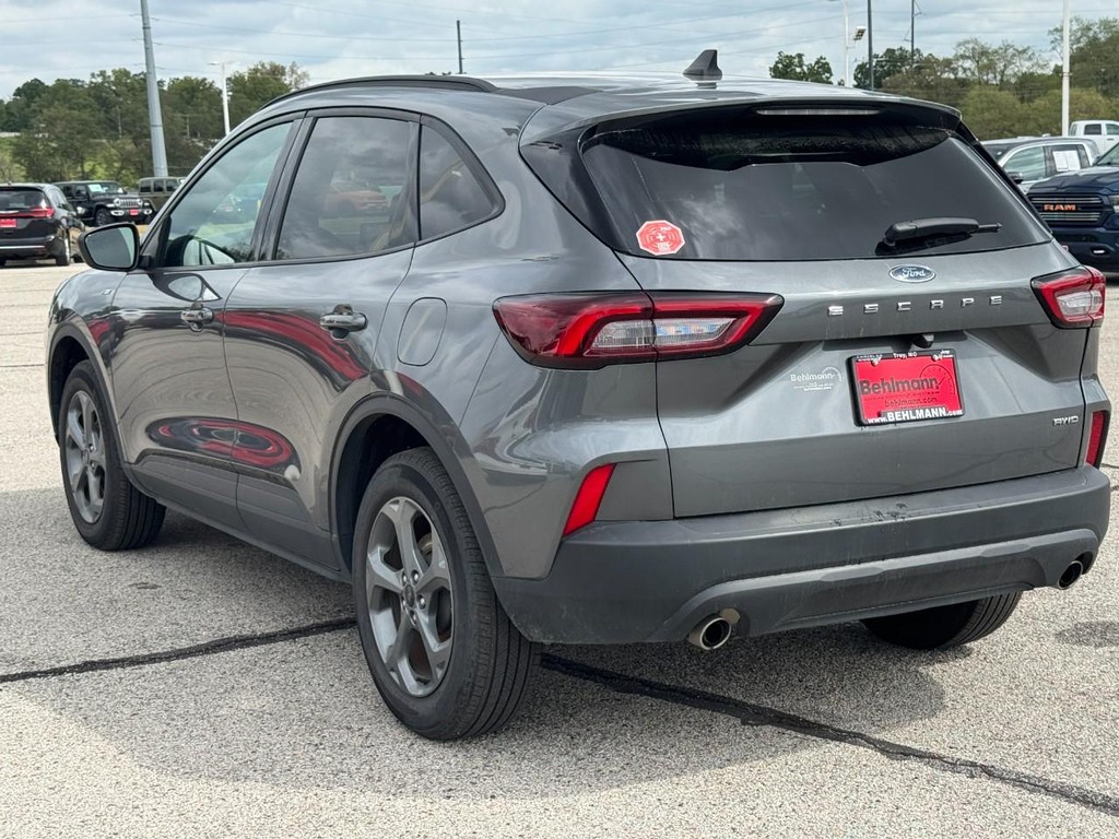 Ford Escape Vehicle Full-screen Gallery Image 06