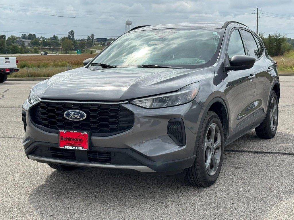 Ford Escape Vehicle Full-screen Gallery Image 08