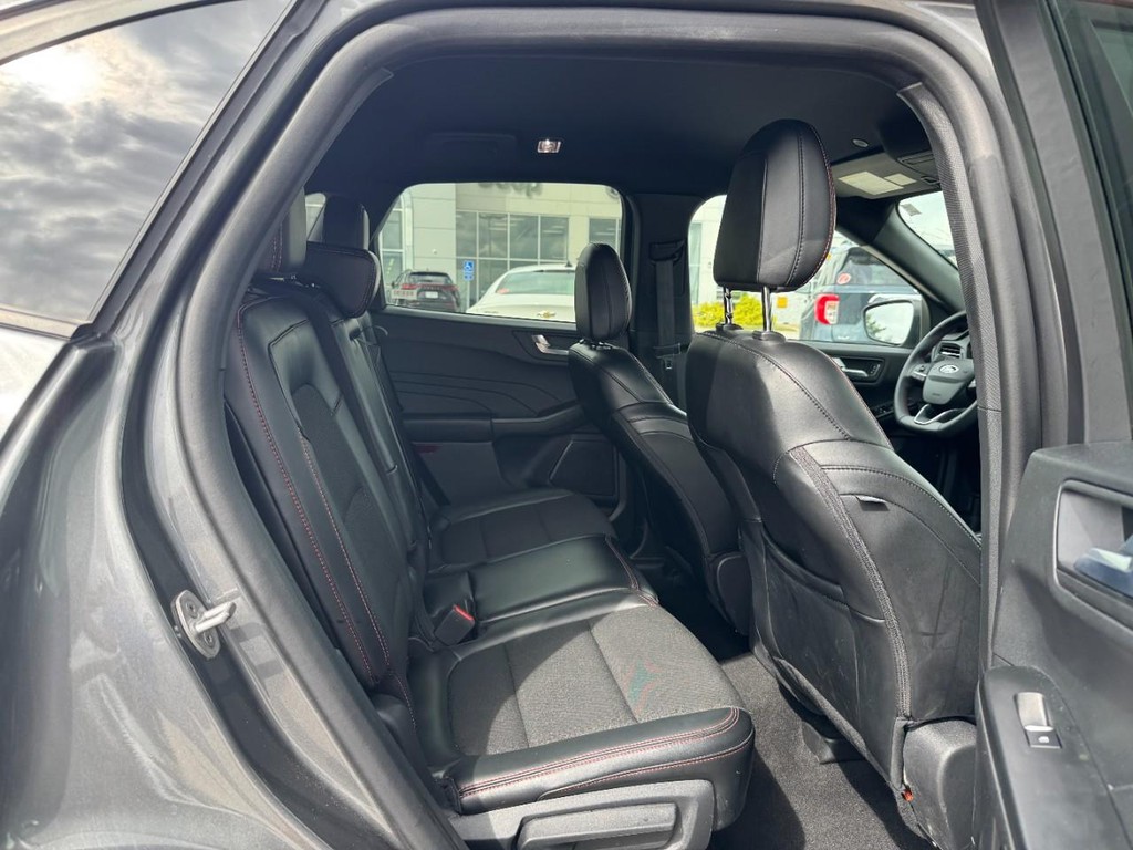 Ford Escape Vehicle Full-screen Gallery Image 10