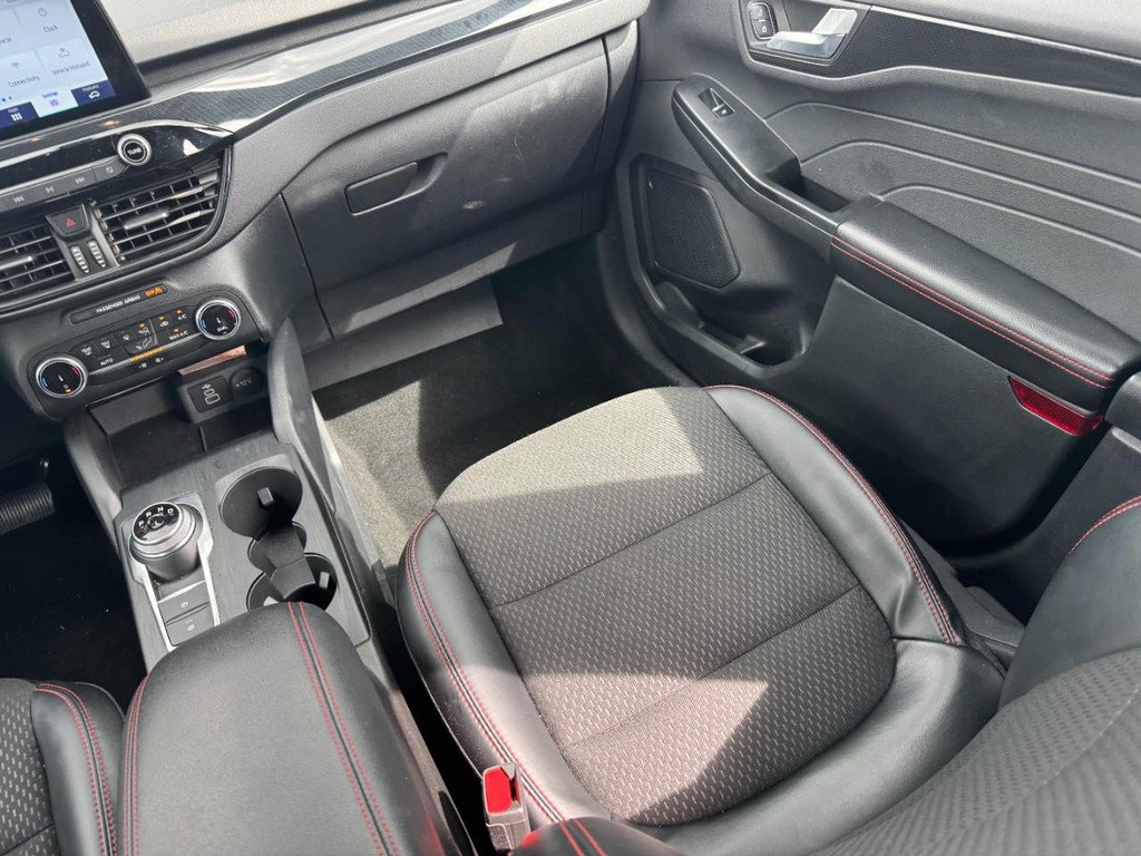 Ford Escape Vehicle Full-screen Gallery Image 15