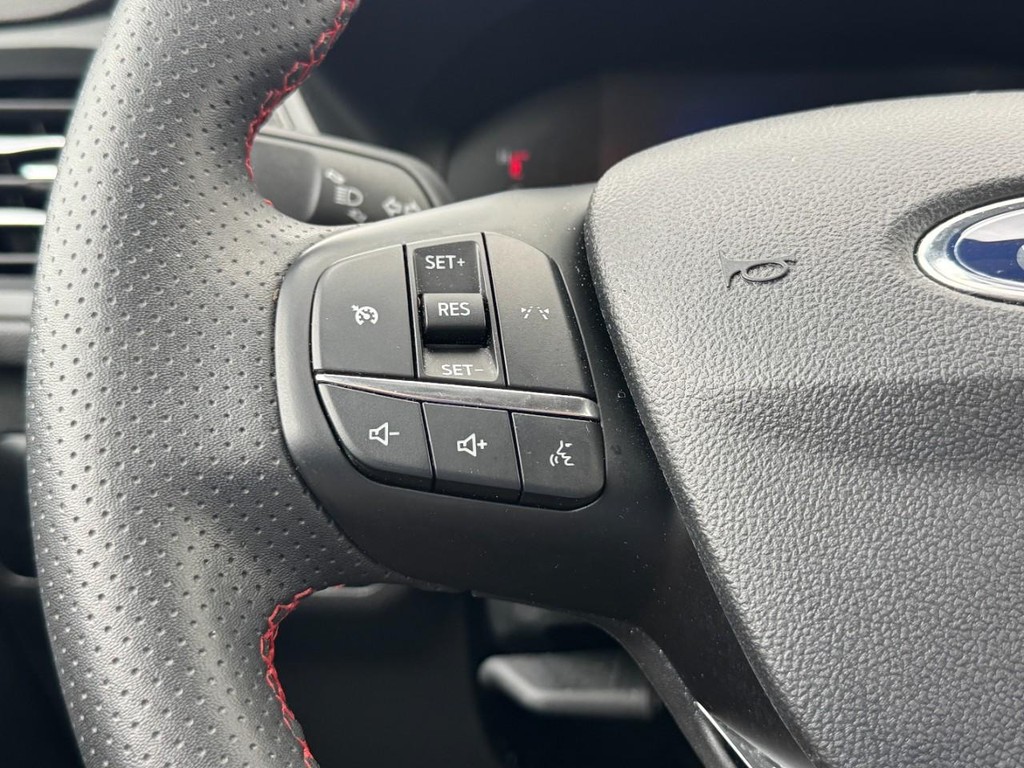 Ford Escape Vehicle Full-screen Gallery Image 16