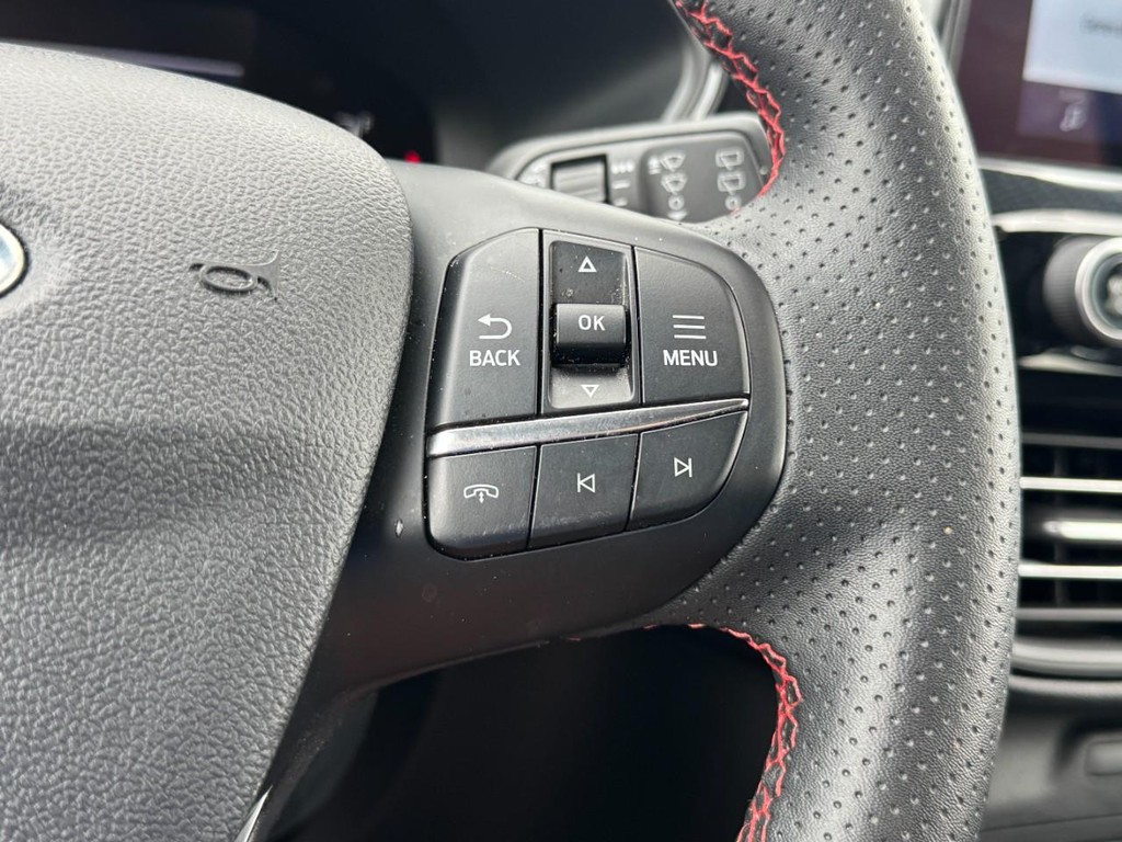 Ford Escape Vehicle Full-screen Gallery Image 17