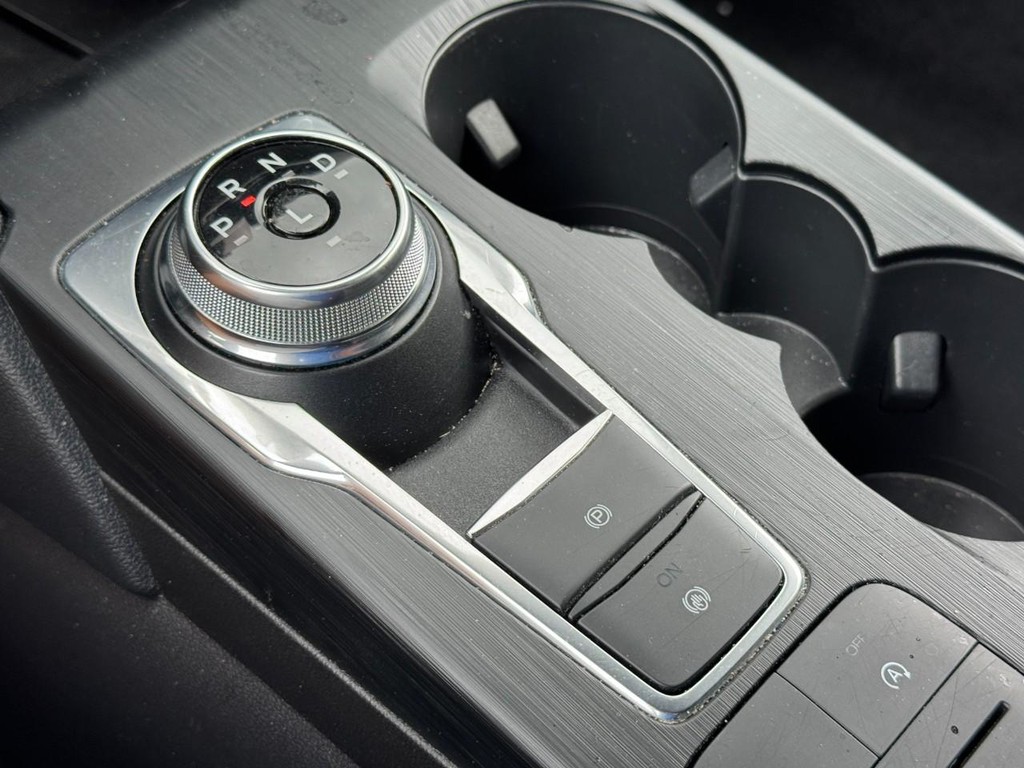 Ford Escape Vehicle Full-screen Gallery Image 20