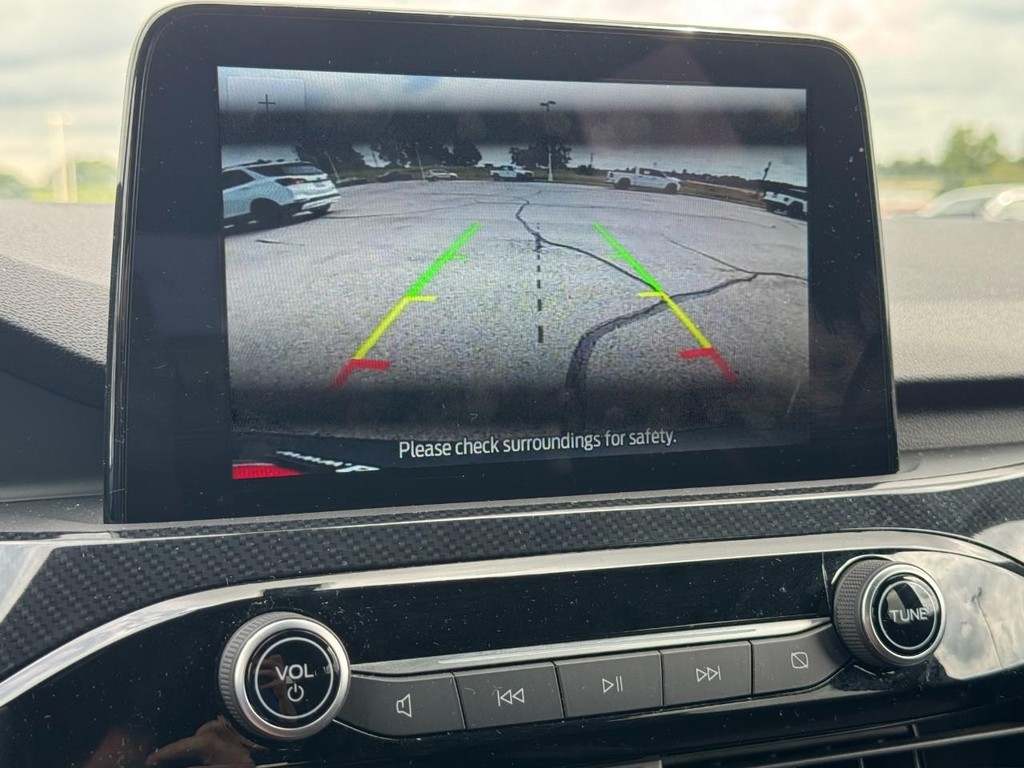 Ford Escape Vehicle Full-screen Gallery Image 21