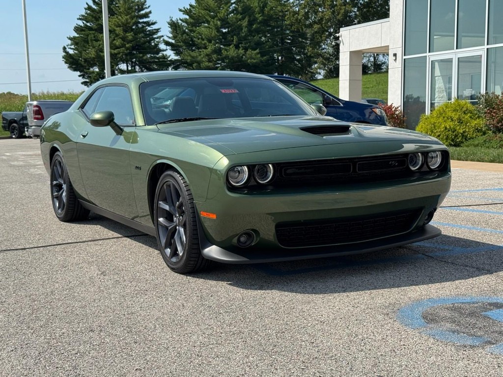 Dodge Challenger Vehicle Full-screen Gallery Image 02