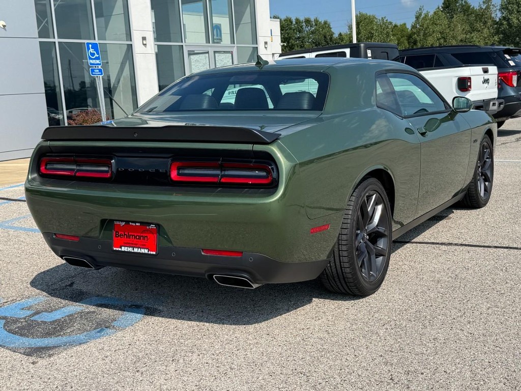 Dodge Challenger Vehicle Full-screen Gallery Image 03