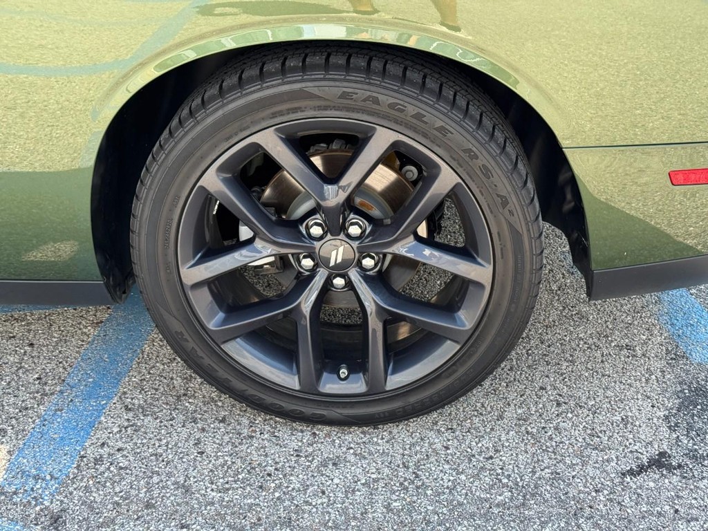 Dodge Challenger Vehicle Full-screen Gallery Image 07