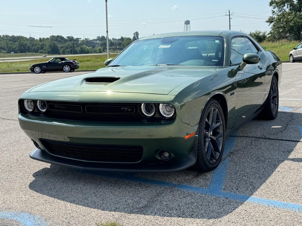 Dodge Challenger Vehicle Full-screen Gallery Image 08