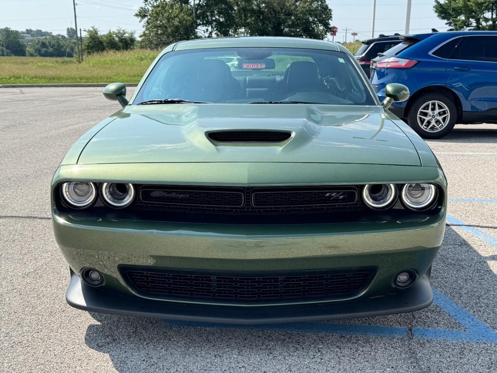Dodge Challenger Vehicle Full-screen Gallery Image 09