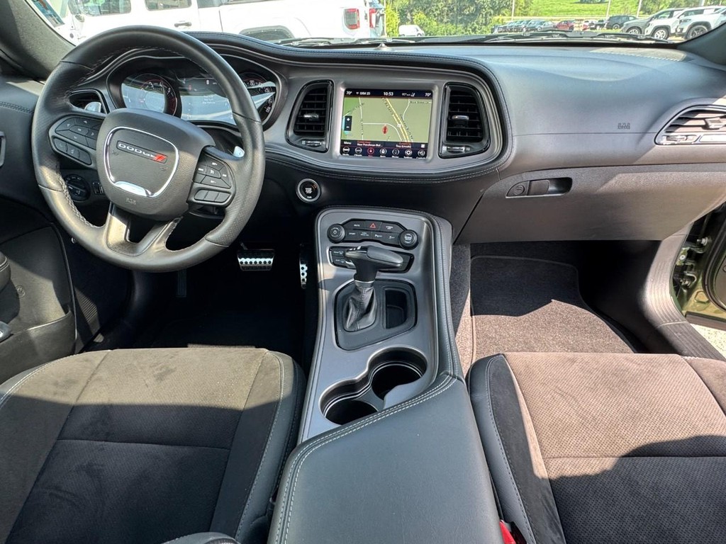 Dodge Challenger Vehicle Full-screen Gallery Image 12