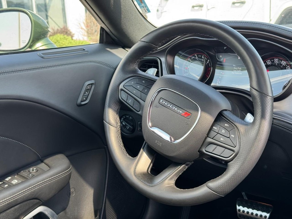 Dodge Challenger Vehicle Full-screen Gallery Image 13