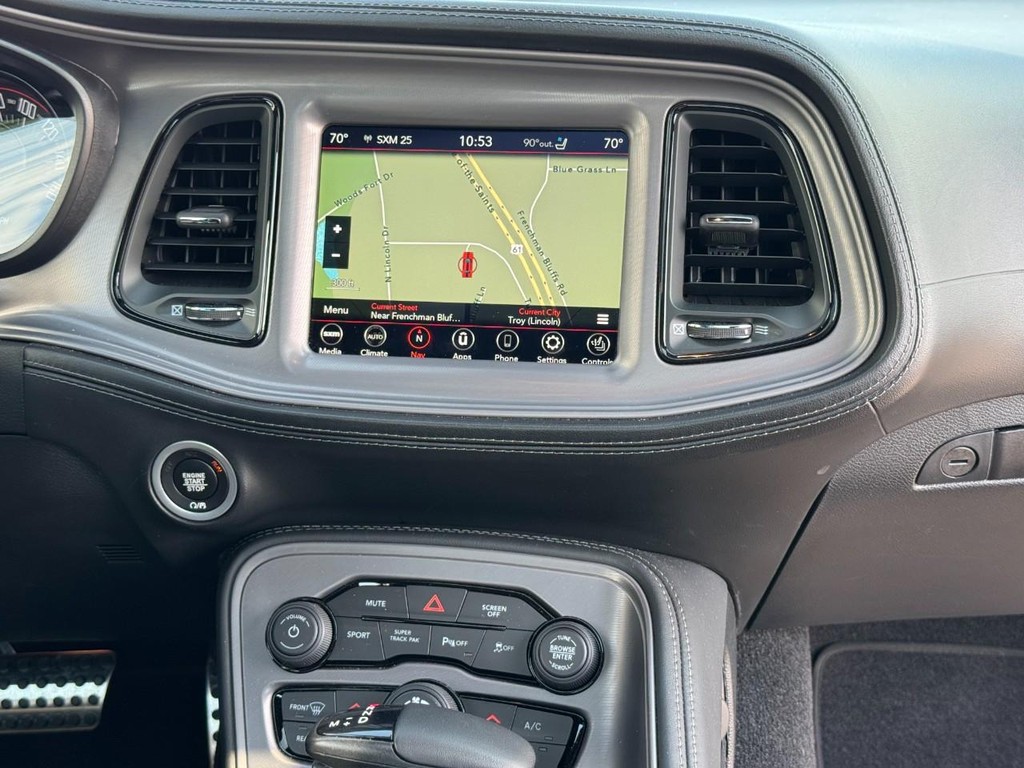 Dodge Challenger Vehicle Full-screen Gallery Image 14
