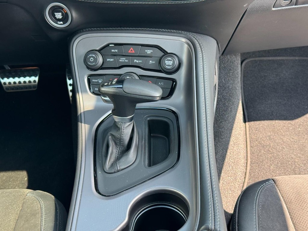 Dodge Challenger Vehicle Full-screen Gallery Image 15