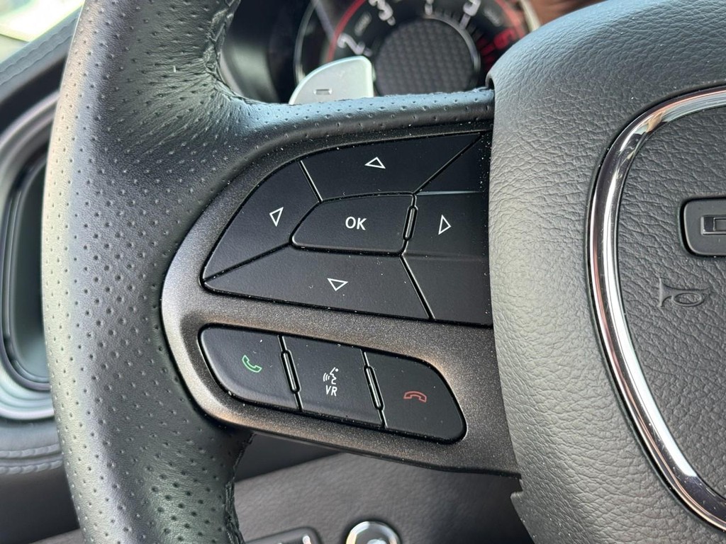 Dodge Challenger Vehicle Full-screen Gallery Image 18