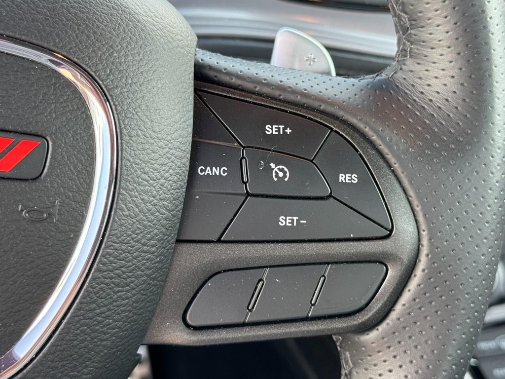 Dodge Challenger Vehicle Full-screen Gallery Image 19