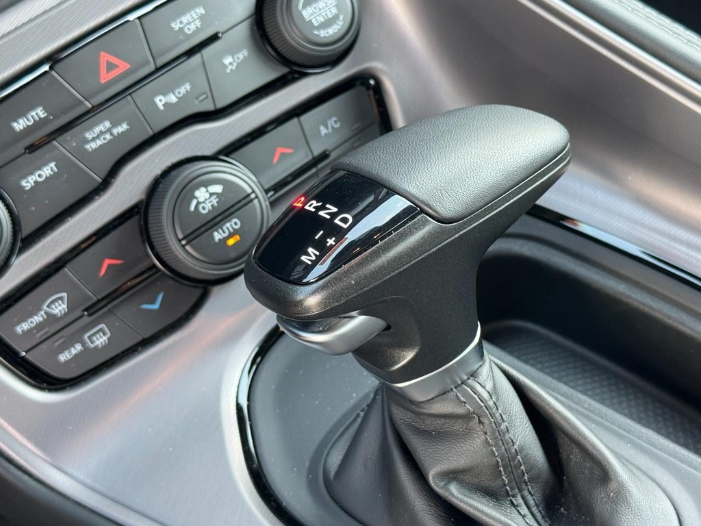 Dodge Challenger Vehicle Full-screen Gallery Image 21
