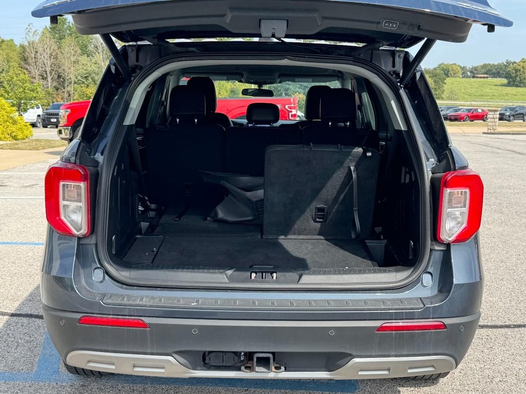 Ford Explorer Vehicle Full-screen Gallery Image 05