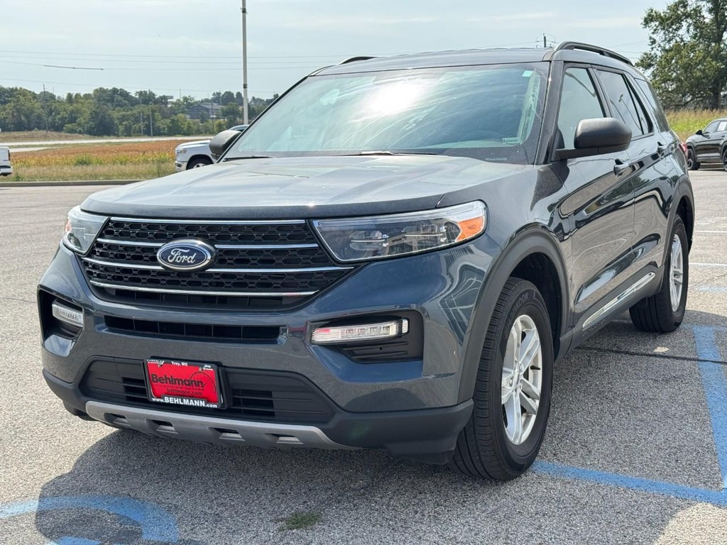 Ford Explorer Vehicle Full-screen Gallery Image 08