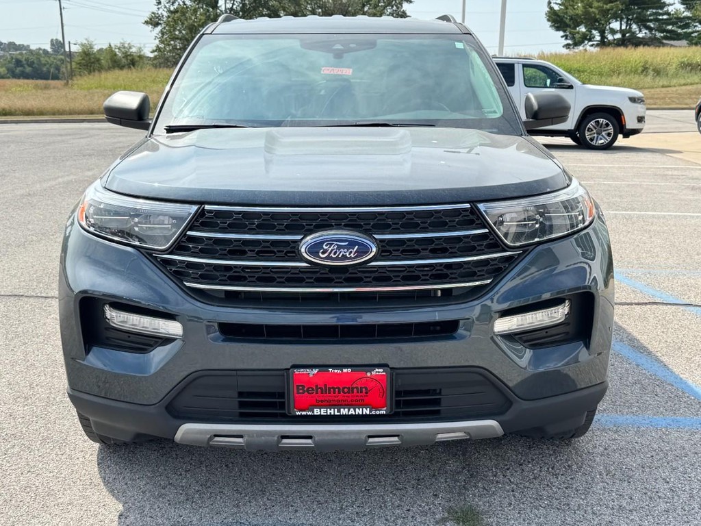 Ford Explorer Vehicle Full-screen Gallery Image 09