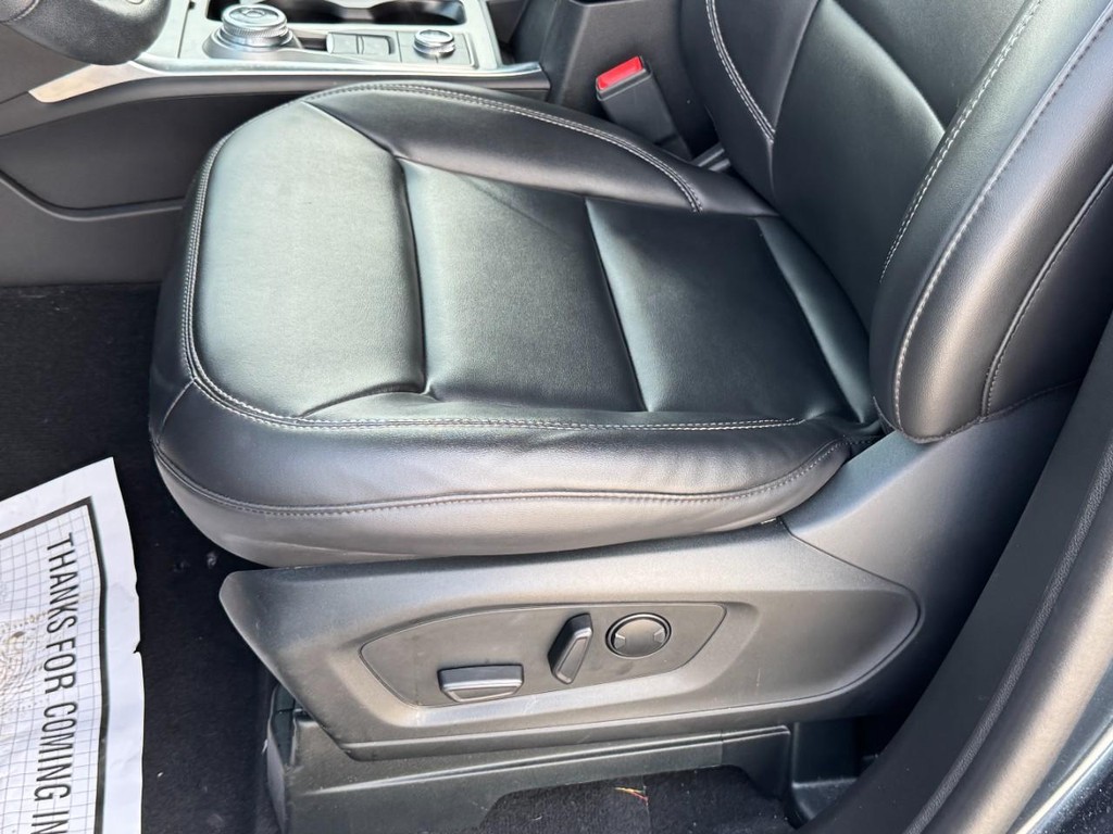 Ford Explorer Vehicle Full-screen Gallery Image 22