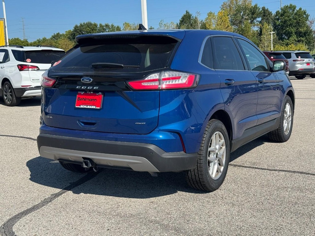 Ford Edge Vehicle Full-screen Gallery Image 03