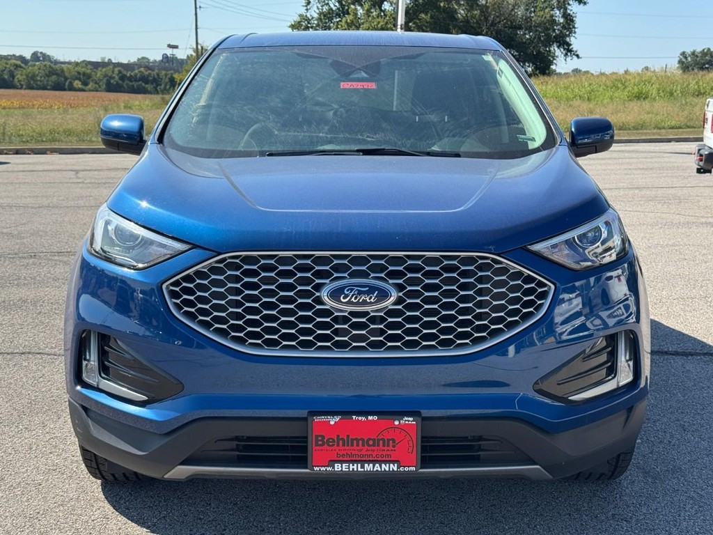 Ford Edge Vehicle Full-screen Gallery Image 09