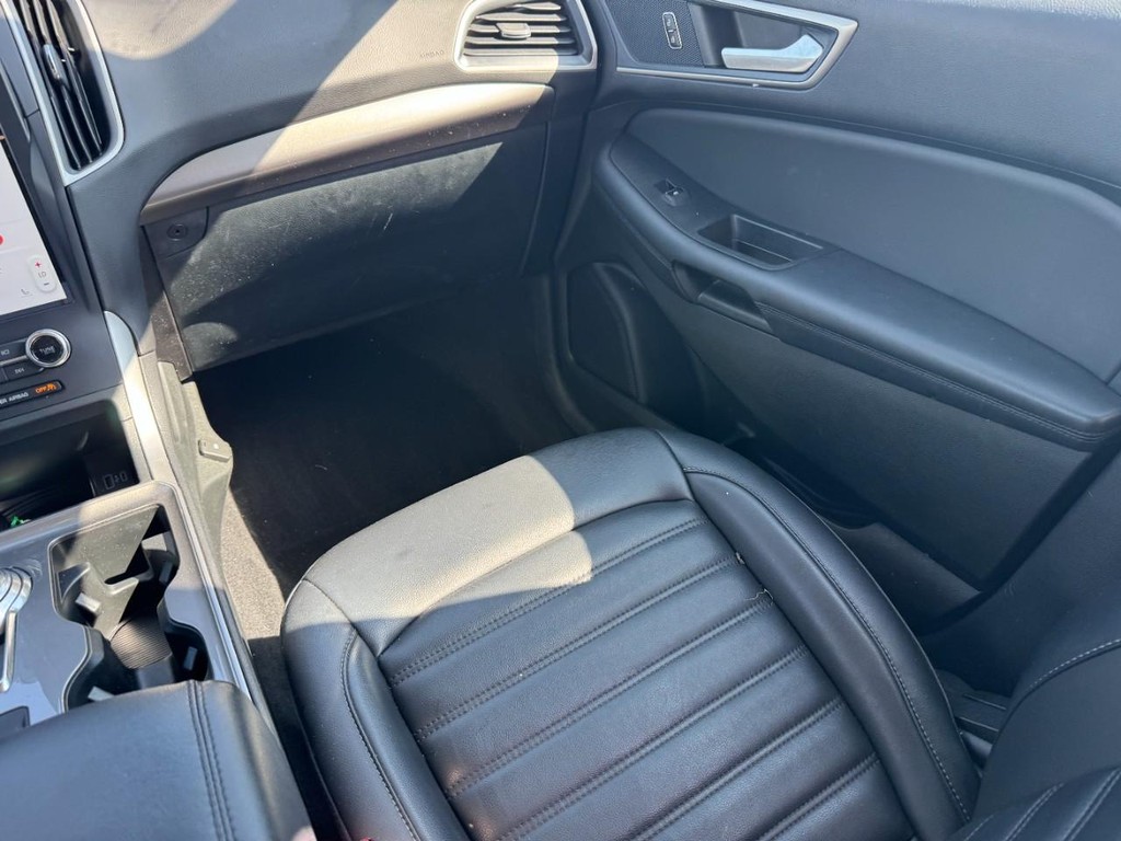 Ford Edge Vehicle Full-screen Gallery Image 15