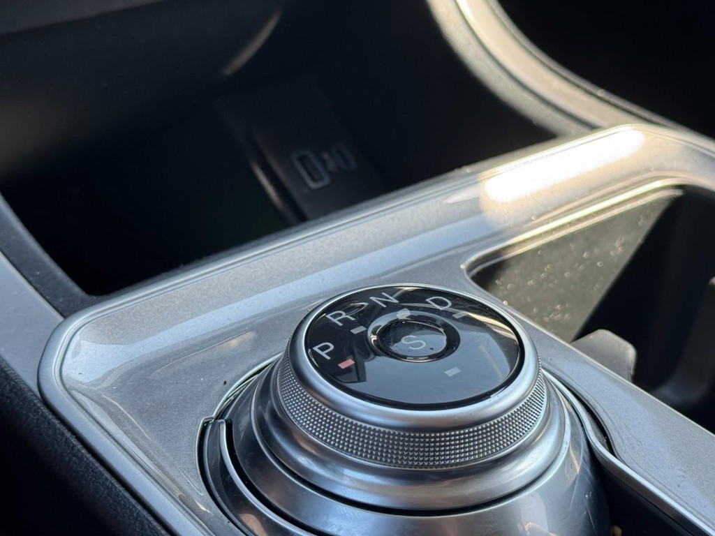 Ford Edge Vehicle Full-screen Gallery Image 19