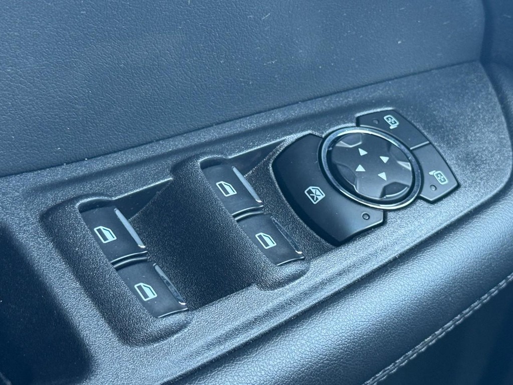 Ford Edge Vehicle Full-screen Gallery Image 22