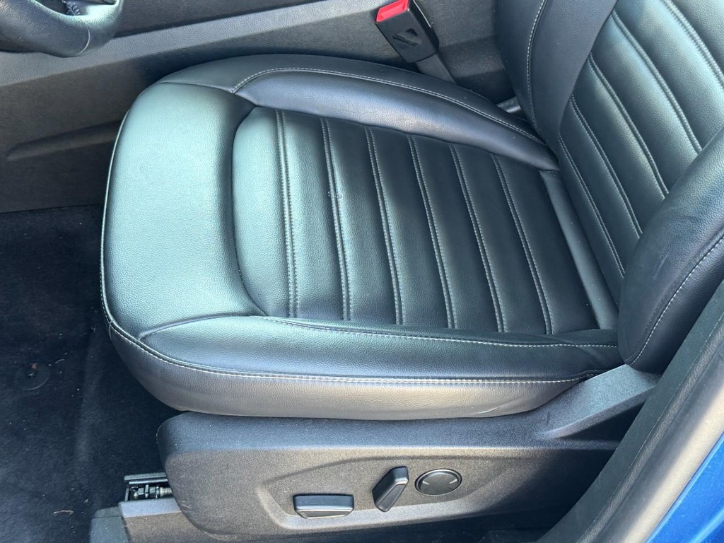 Ford Edge Vehicle Full-screen Gallery Image 23