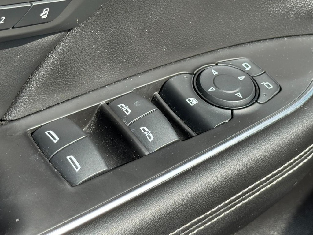 Buick Envision Vehicle Full-screen Gallery Image 22