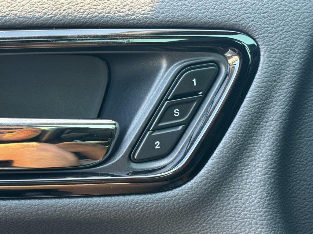 Dodge Durango Vehicle Full-screen Gallery Image 16