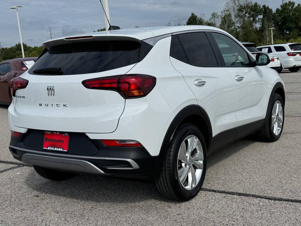 Buick Encore GX Vehicle Full-screen Gallery Image 03
