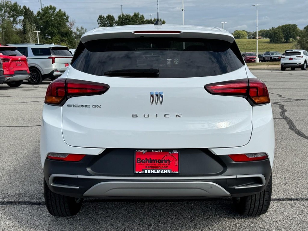 Buick Encore GX Vehicle Full-screen Gallery Image 04