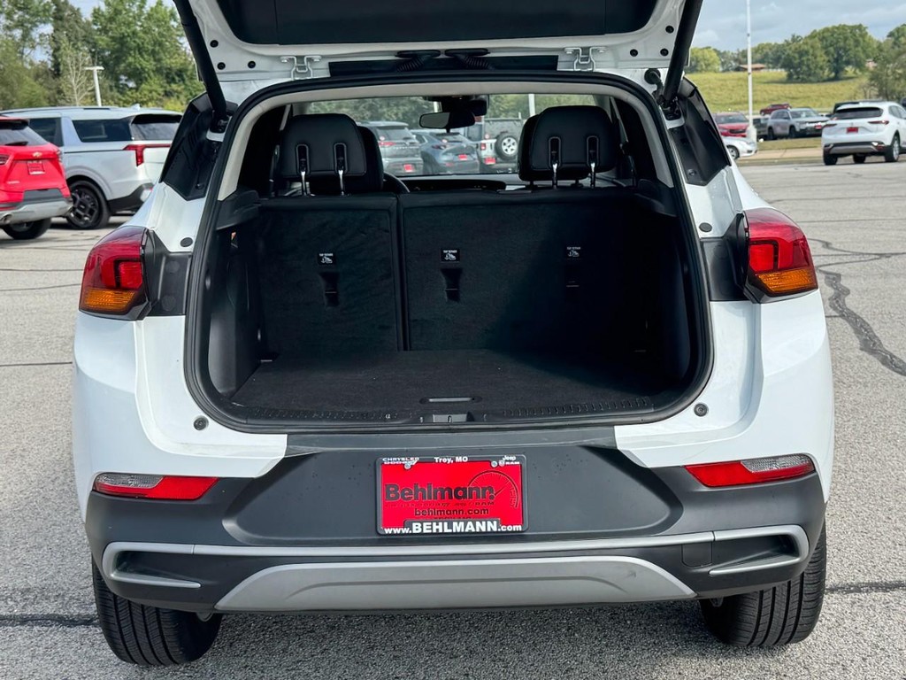 Buick Encore GX Vehicle Full-screen Gallery Image 05