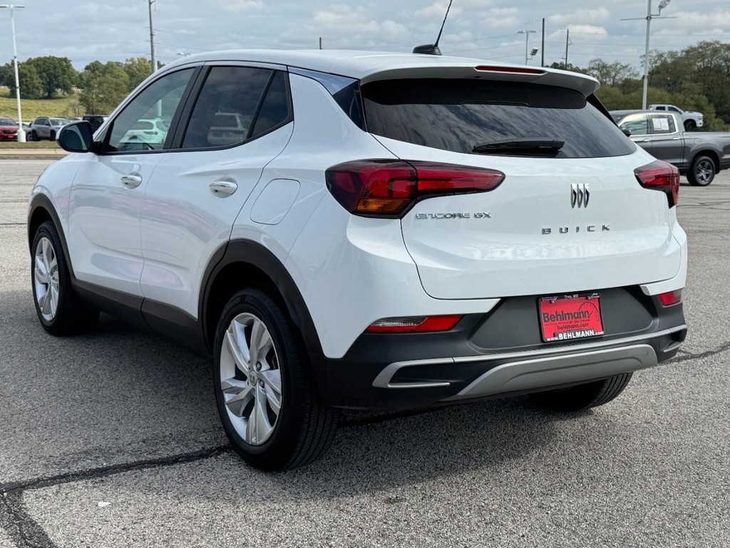 Buick Encore GX Vehicle Full-screen Gallery Image 06