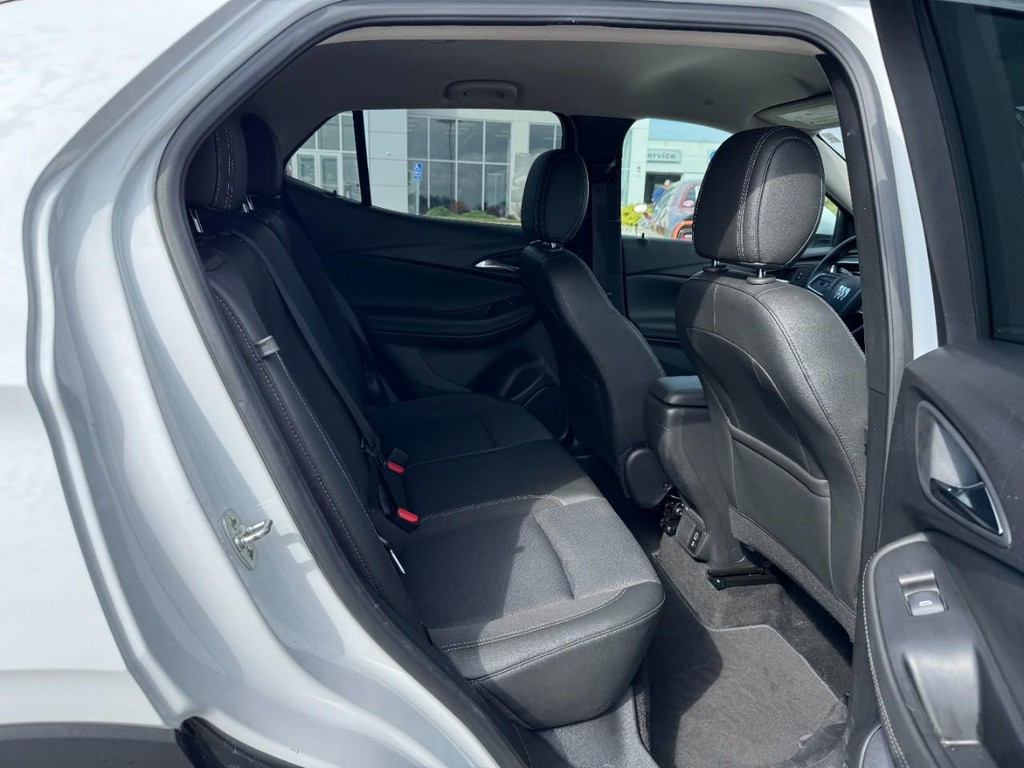 Buick Encore GX Vehicle Full-screen Gallery Image 10