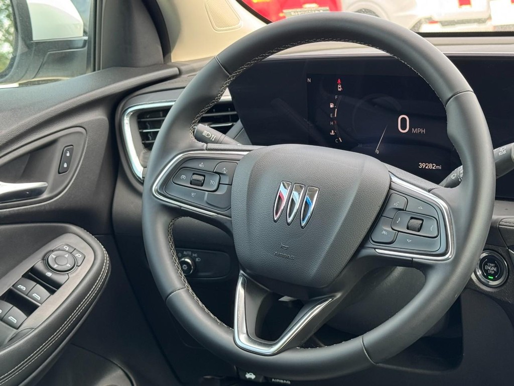 Buick Encore GX Vehicle Full-screen Gallery Image 12