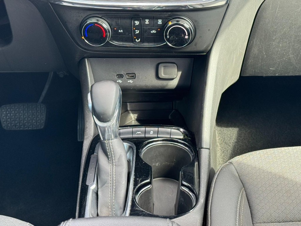 Buick Encore GX Vehicle Full-screen Gallery Image 14