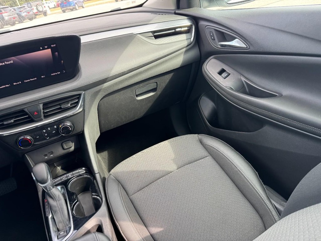 Buick Encore GX Vehicle Full-screen Gallery Image 15