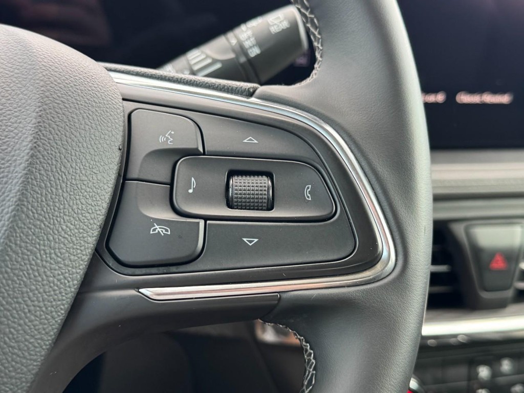 Buick Encore GX Vehicle Full-screen Gallery Image 17