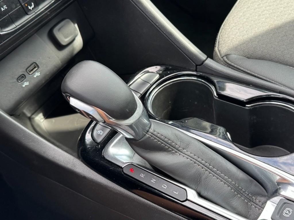 Buick Encore GX Vehicle Full-screen Gallery Image 19