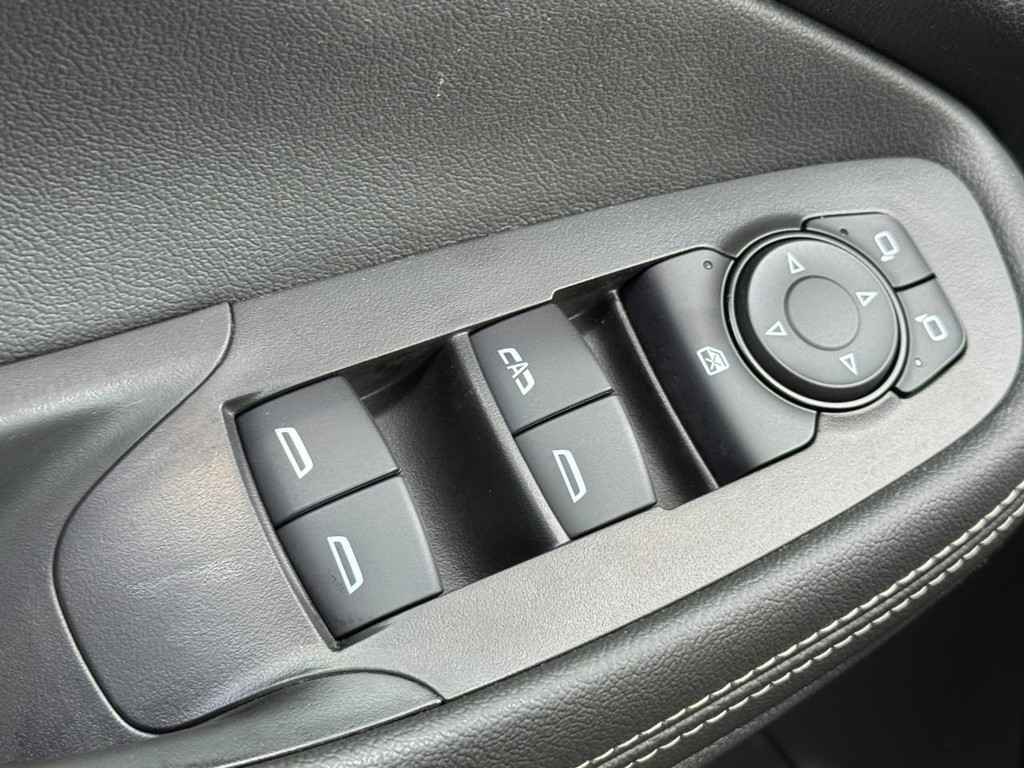 Buick Encore GX Vehicle Full-screen Gallery Image 21