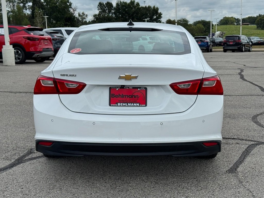Chevrolet Malibu Vehicle Full-screen Gallery Image 04