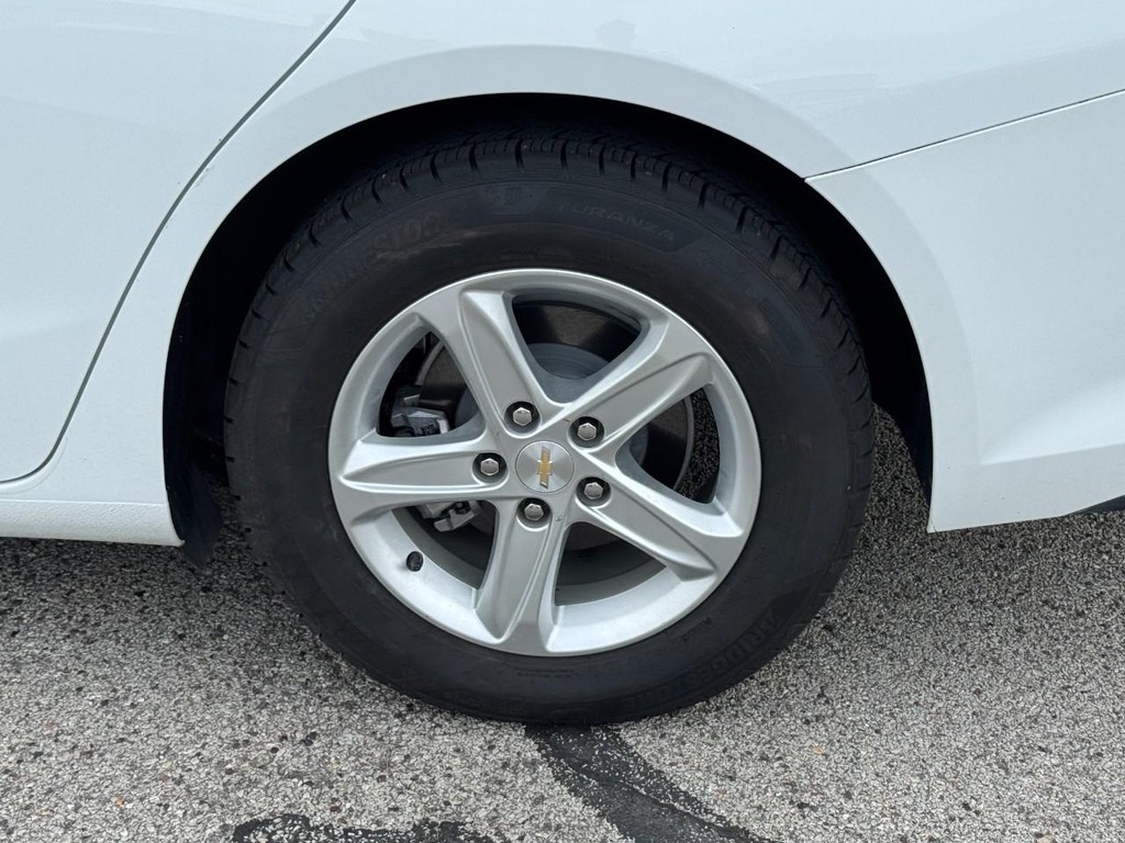 Chevrolet Malibu Vehicle Full-screen Gallery Image 07